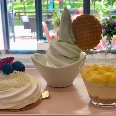 Отель Cafe De La Creme Kuzelov Экстерьер фото