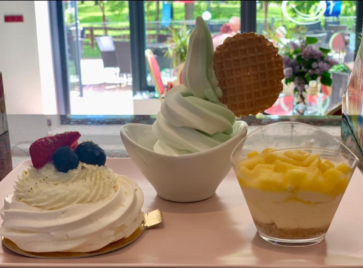 Отель Cafe De La Creme Kuzelov Экстерьер фото